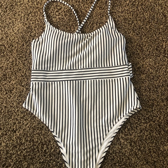 Shade & Shore Women’s One Piece Swimsuit Black & White Striped Size XL - Picture 4 of 9